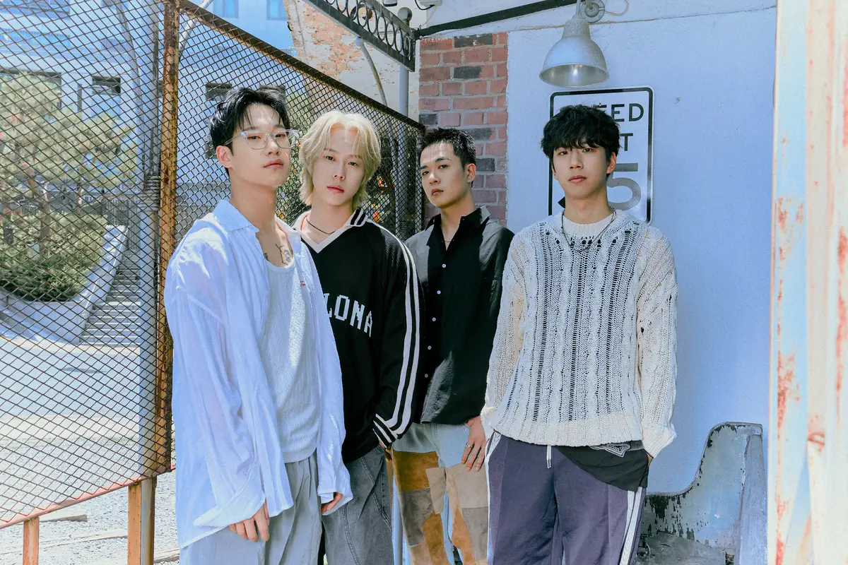 Oyster members are Jogon, WON WOO, Ui Geon, and Ju Won.