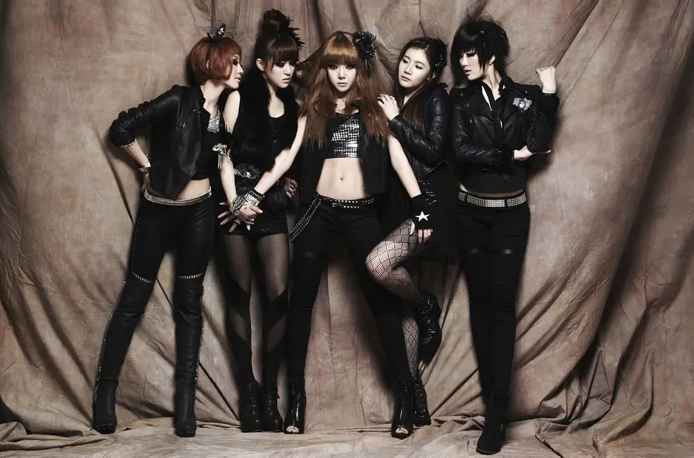 Pandora members are Jinyoo, Tamri, Karyn, Bowon, and Miri.