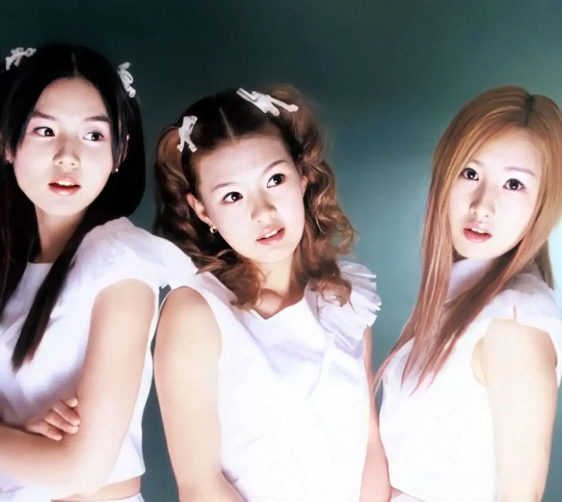 PAPAYA members are Hyekyung, Younjung, and Sejung.