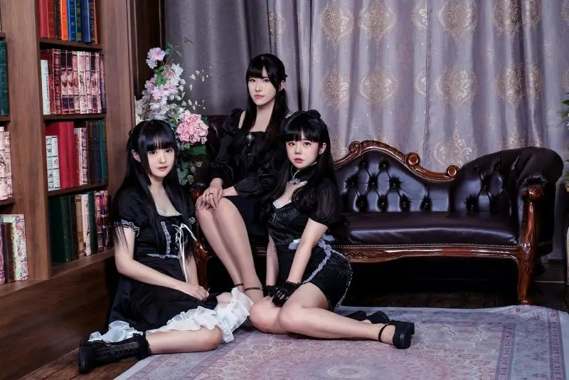 Perfume de Ange members are Leo, and Mako.