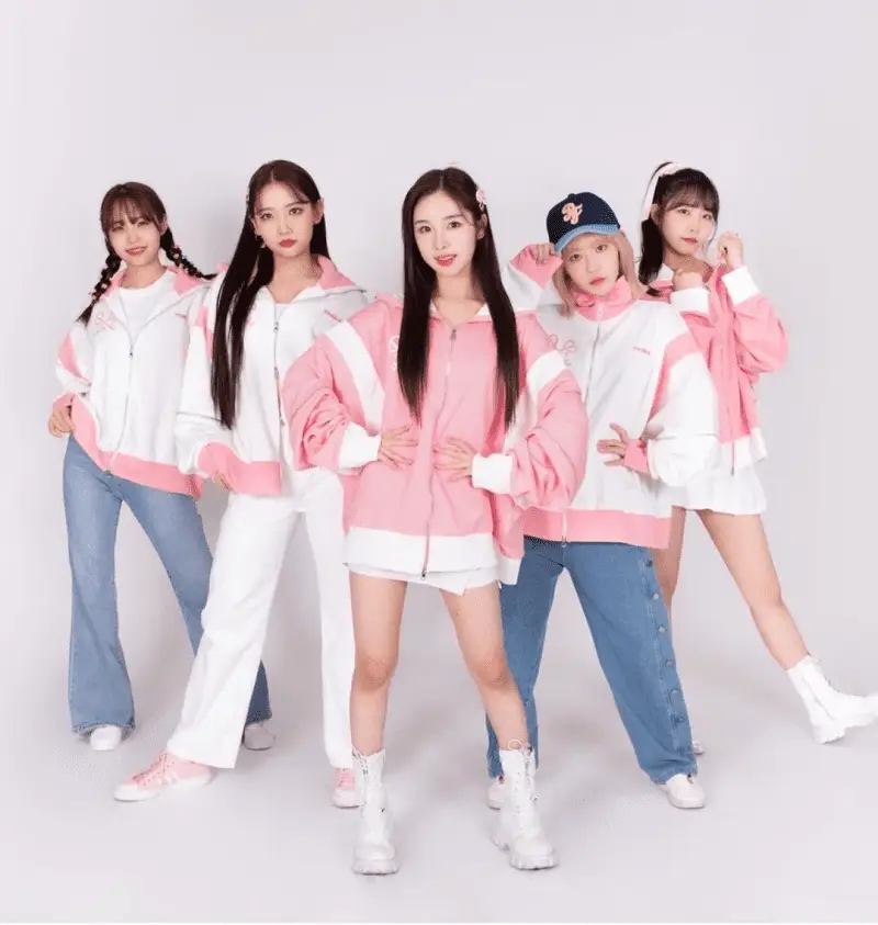 Pink Fantasy X members are Harin, Momoka, Arang, Miku, and Heesun.