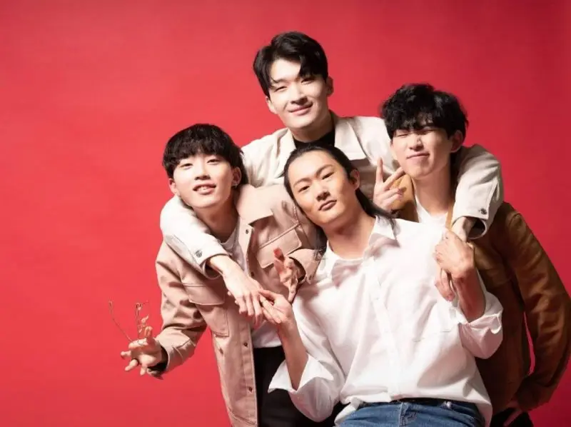 Pursean members are Park Ma-seung, Choi Hong, Kim Beomsu, and Kim Min jae.