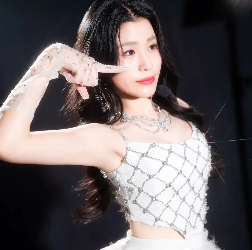 Rabbit or Fox member Sarang