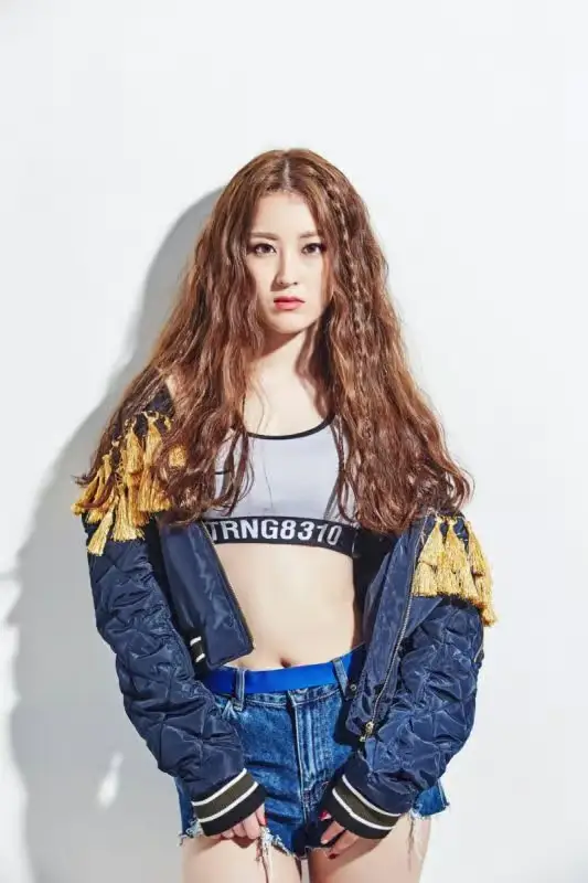 RaNia former member Xia