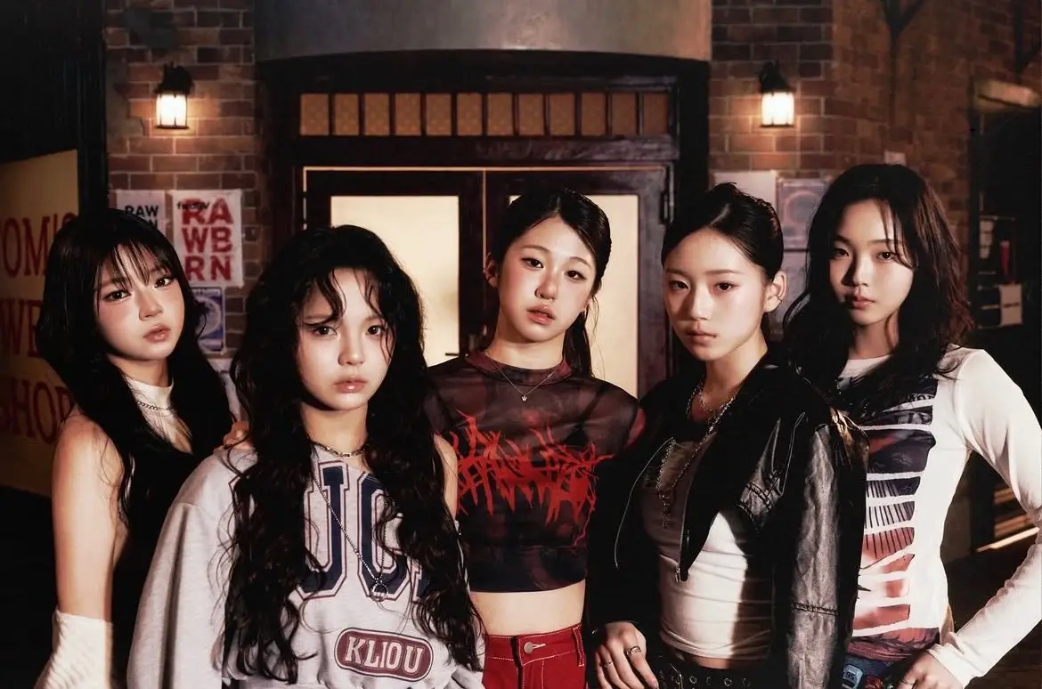 RAWBURN members are Hayoung, Soeun, Yuna, Somin, and Heeseo.