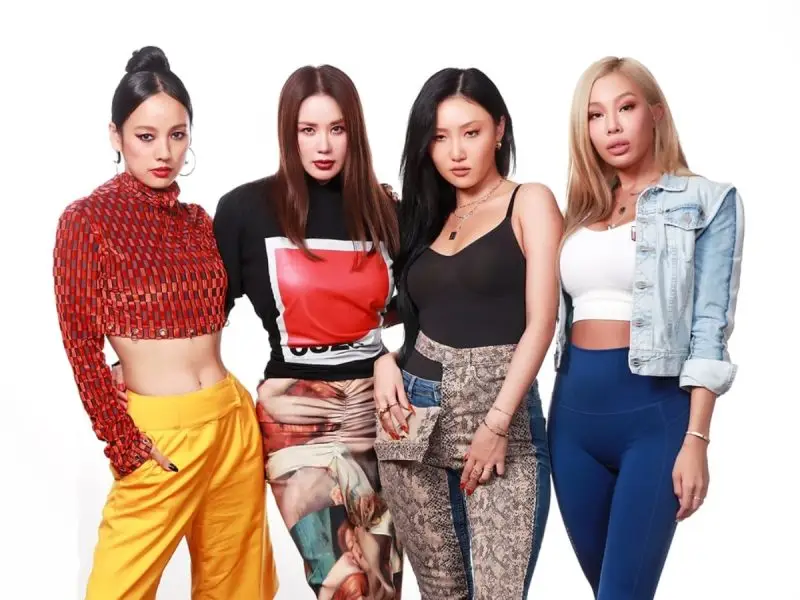 Refund Sisters / Refund Expedition members are Lee Chun Ok, Eunbi, Manok, and Silbi.