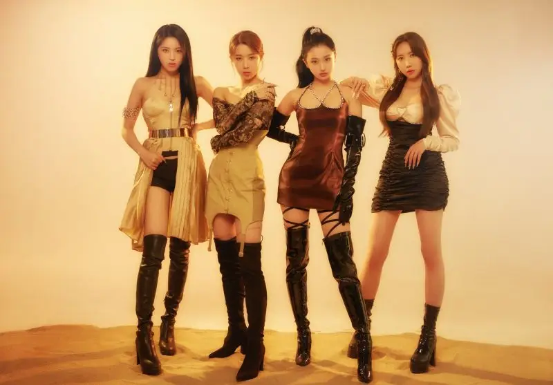 Rocking Doll members are Roa, Juri, Ahri, and Rena.