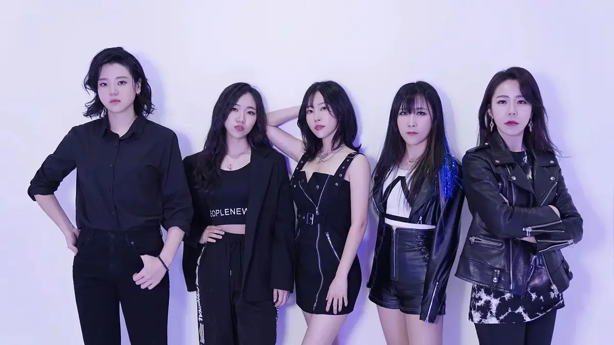 ROLIGHTS members are Hye Won, Da Eun, Hye Rim, and Ha Ran.