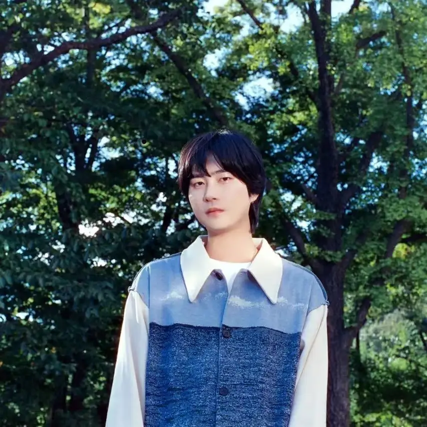 rooftop patio member Hyunho