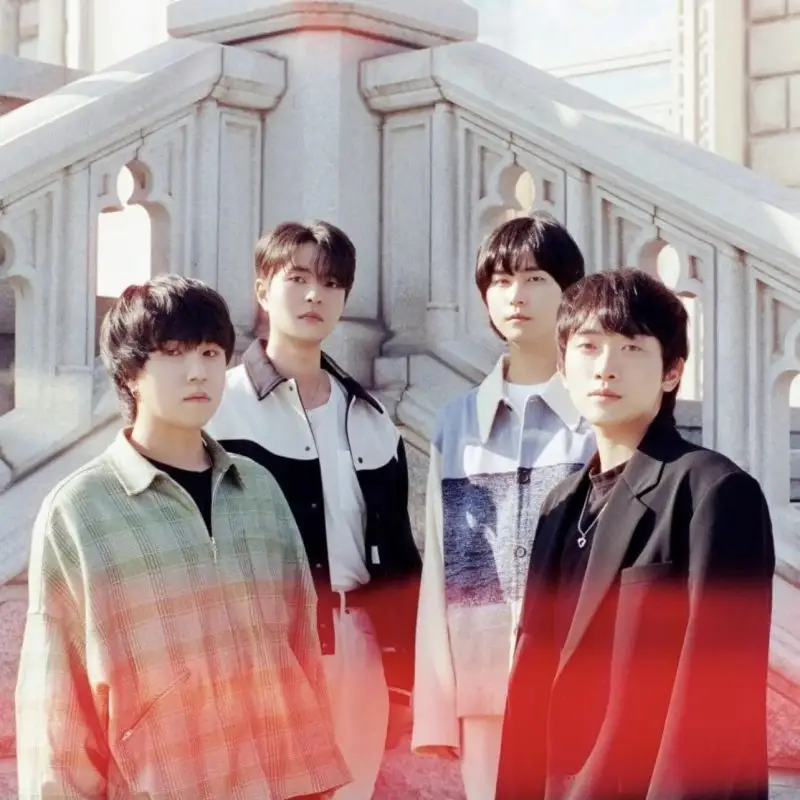 rooftop patio members are Jihun, Wooyong, Hyunho, and Jiwon.
