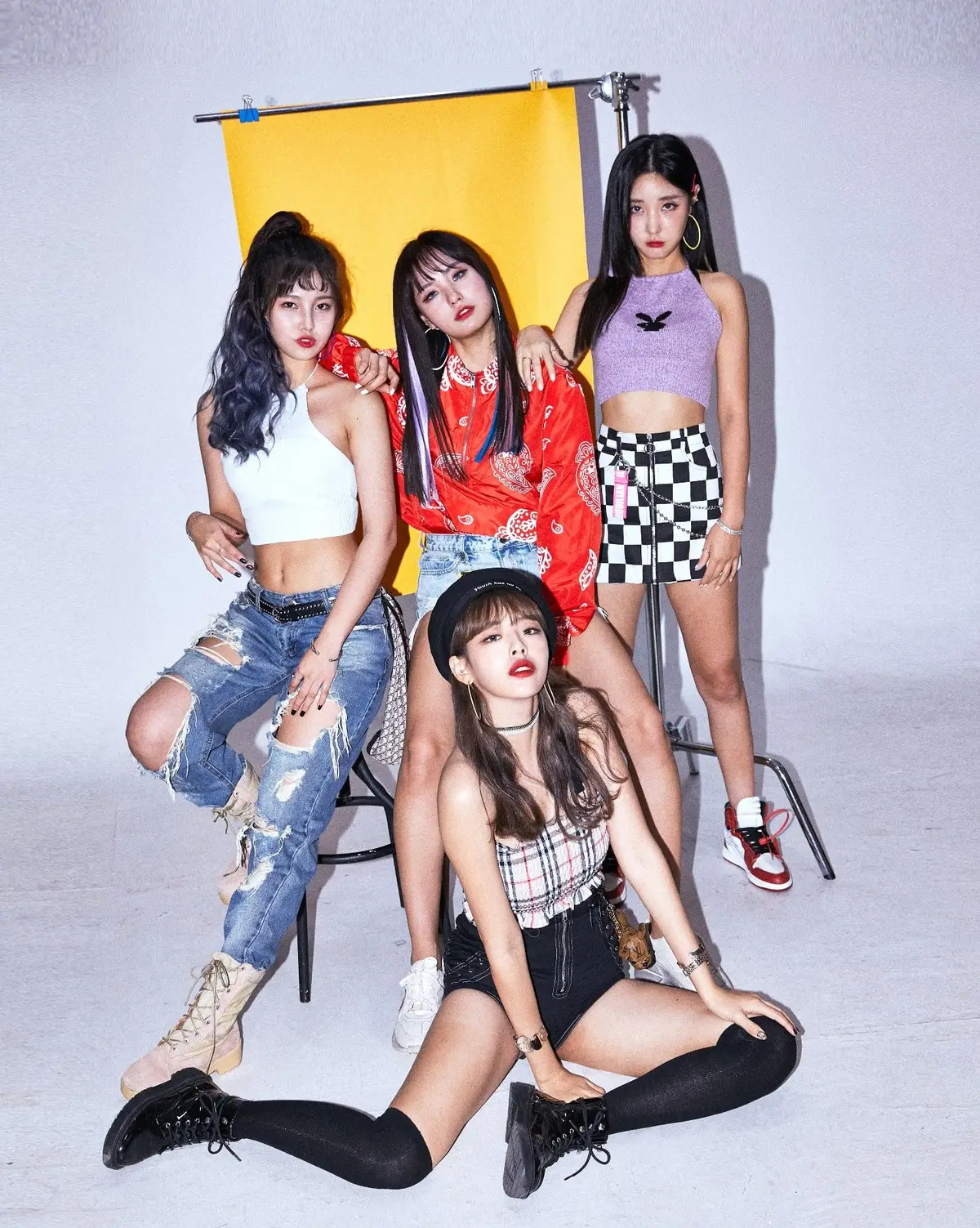Rose Finger members are Hayan, Hyebin, Daun, and Segye.