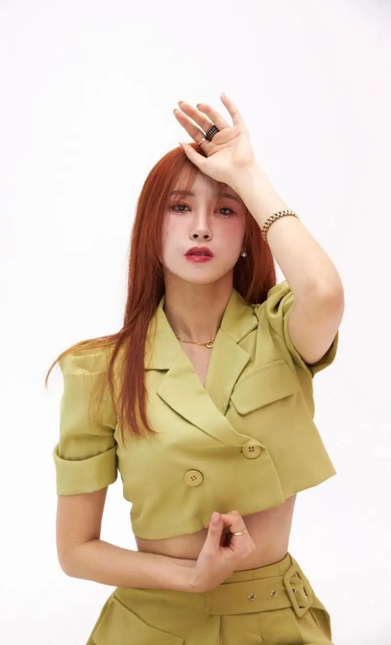 RUVICHE former member Hong Zywon