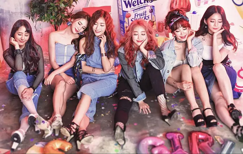 S2 members are Soyul, Chaewon, Jooah, Suah, Dohee, and Yujeong.