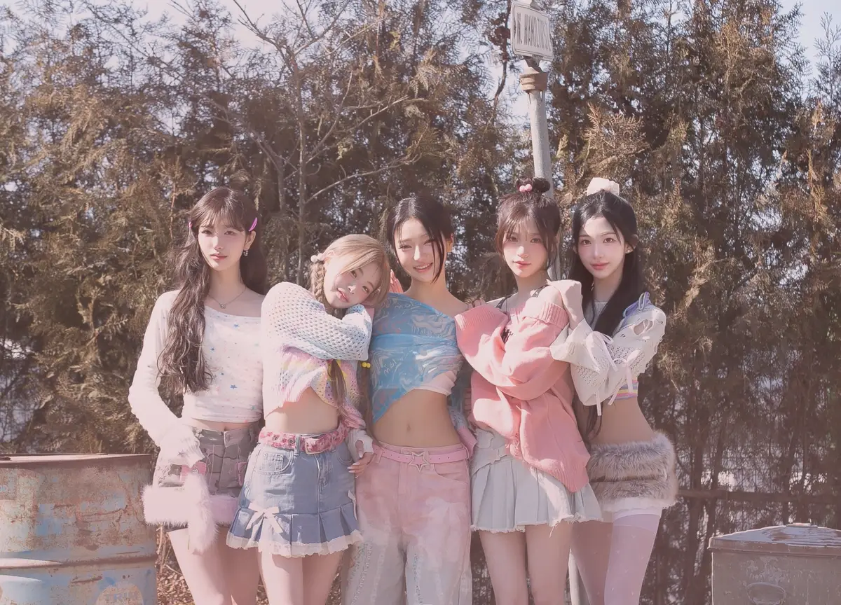 S2iT members are Haru, Yeonsoo, Sea, Hyobin, and Seungbi.