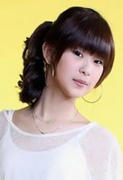 Seven Size former member Hwaran