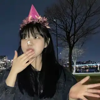 Silhouette member Chaeyeong