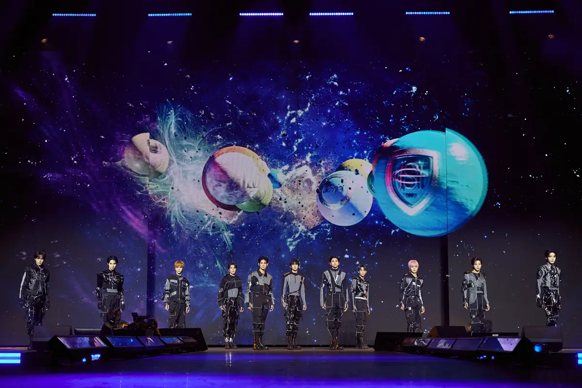 SMNBG members are Hanbi, Songha, Nicholas, Daniel, Kassho, Justin, Hyunjun, Haruta, Hamin, Kachin, and Tata.