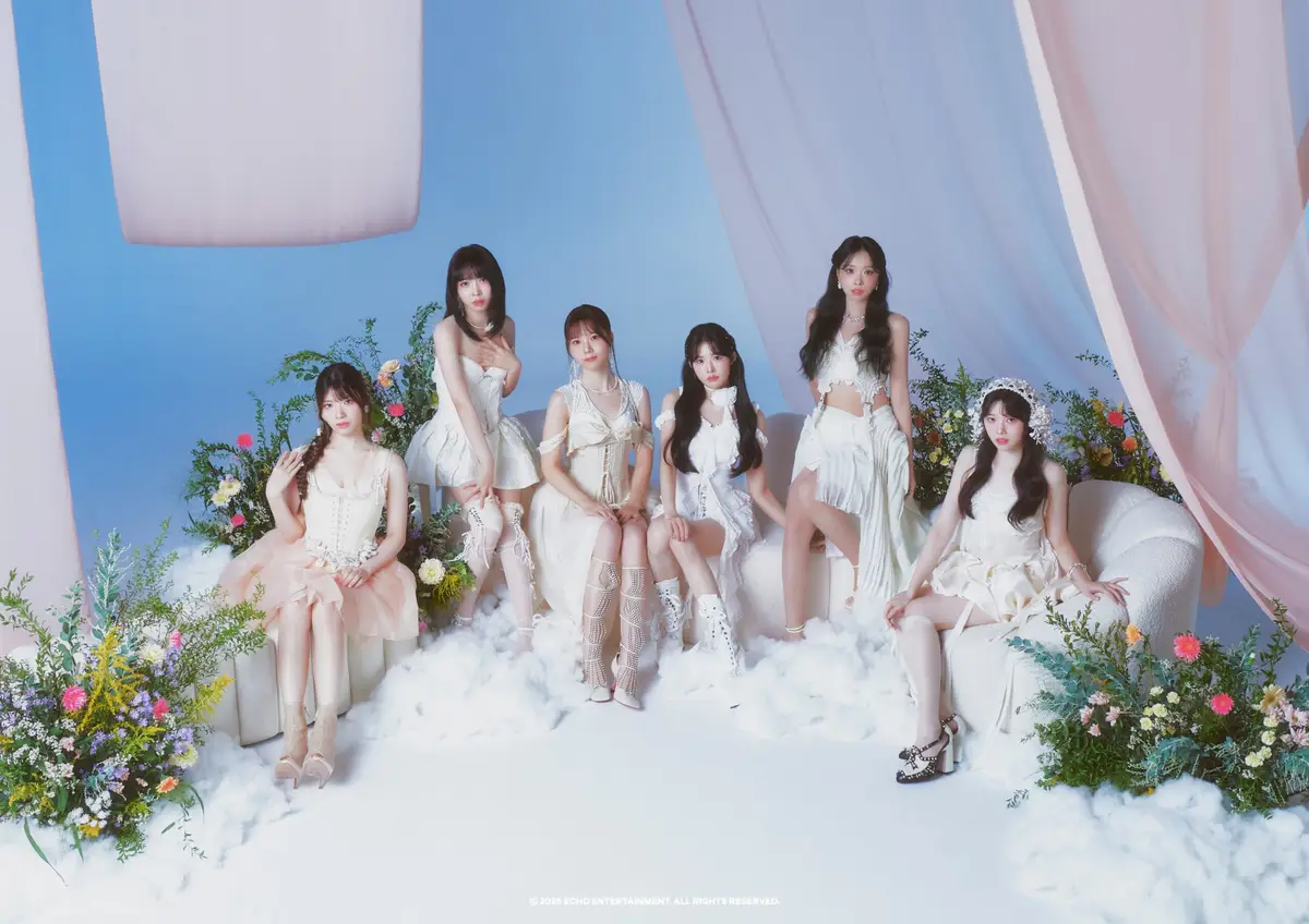 SMORZ members are Zellda, Lika, Charlott, Ginni, Hira, and Vicki.