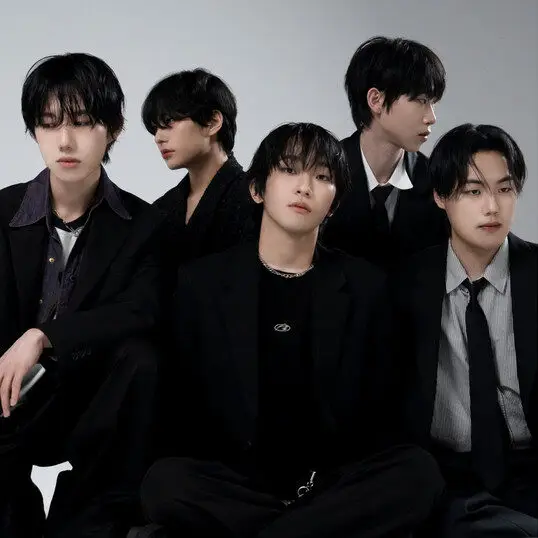 Sonlmor members are Im Joongwon, Park Jinyoung, Kim Yeonghwi, NEUT, and Min Jongmin.
