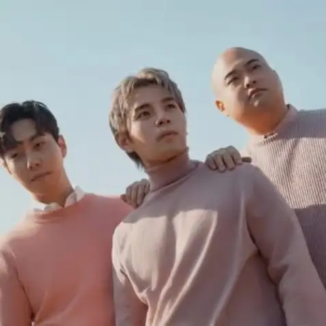 SoonSoonHee members are Gitae, Mirror Ball, and Jihwan.