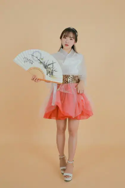 SOYOU former member Suhyun