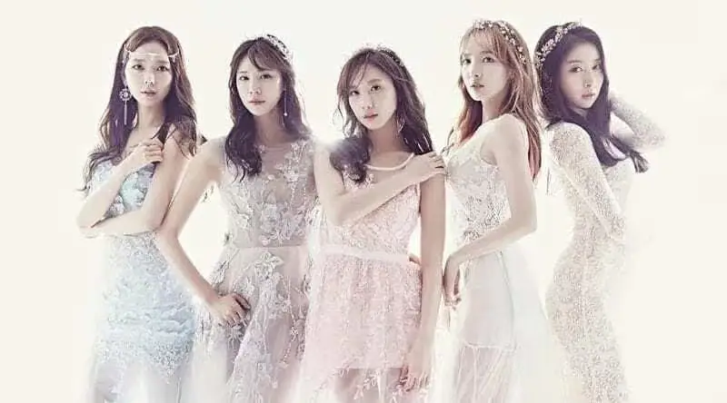 Stellar members are Minhee, Hyoeun, Soyoung, and Youngheun.