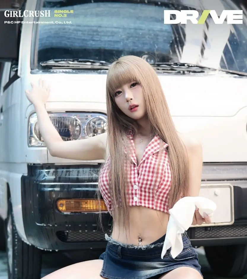 STRAW member Bomi