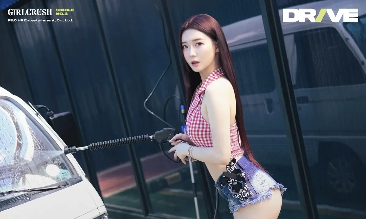 STRAW member Hayun