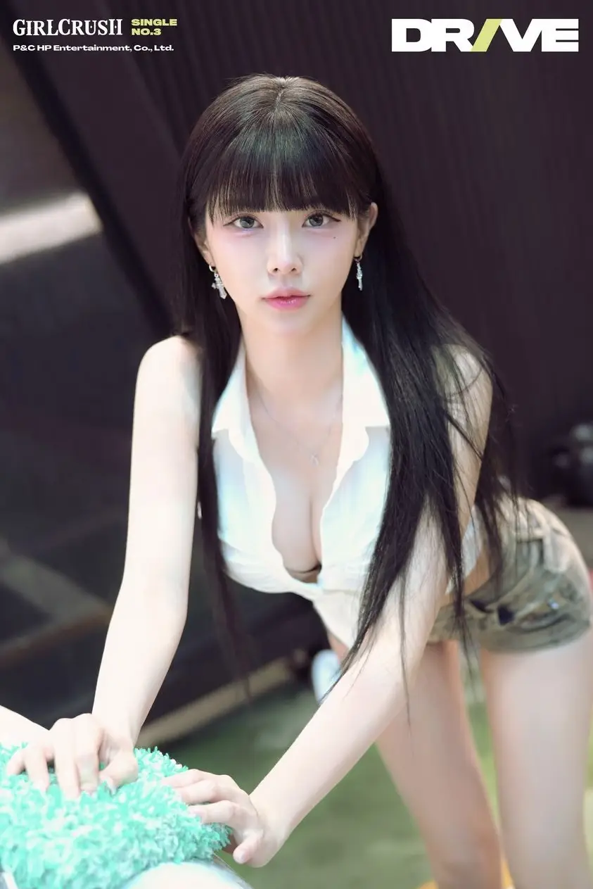 STRAW member Sena
