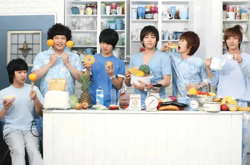 SUPER JUNIOR-H members are Leeteuk, Yesung, Shindong, Eunhyuk, and Sungmin.
