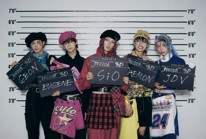 SUPERKIND members are Daemon, Eugene, Geon, SAEJiN, SiO, Seung, and JDV.