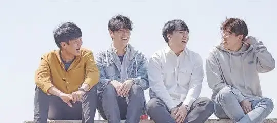 Sweaters members are Seongyeol, Seungri, Seokhwan, and Yunbae.