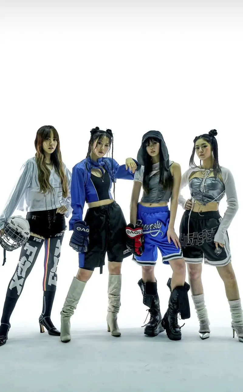 Sweet Villain members are Suzuka, Yura, and Hadam.
