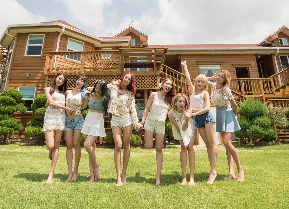 Switch Berry members are Jimin, Min-ah, Rose, and Hana.