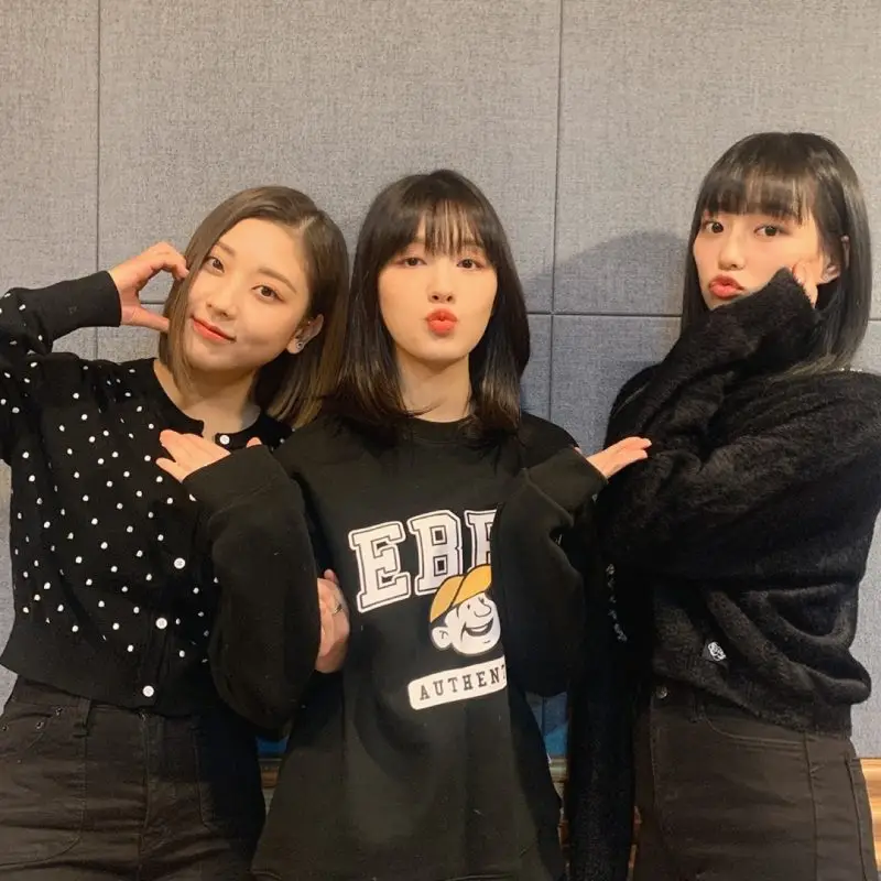 SYS (CLC) members are Seunghee, Seungyeon, and Yeeun.
