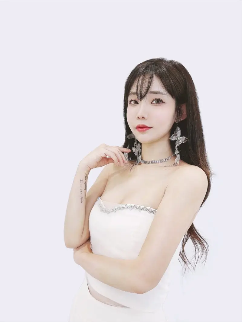 T-Angel member Shinbi