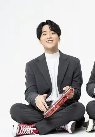 tell a tale member Song Sebeen