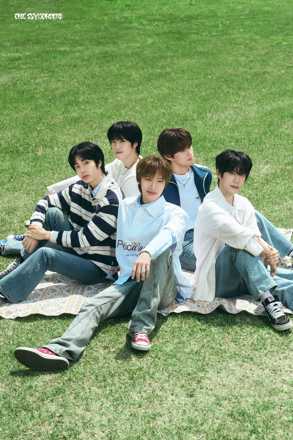 THE SSYNDROME members are Seok Jun Ho, Yang Hee Gyo, Do Min Kyu, Jung Ji Yeong, and Shin Se I.