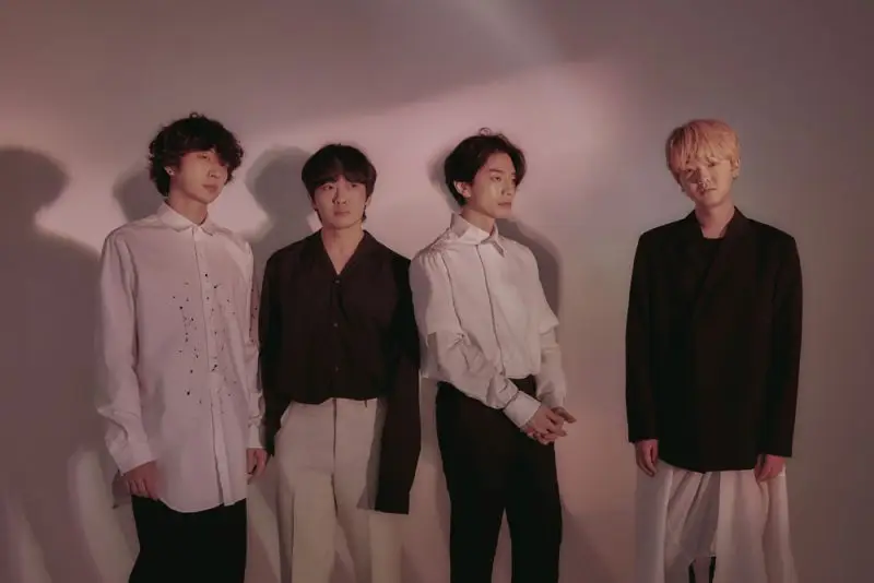 THORNAPPLE members are Yoon Sunghyun, Hong Dongkyun, and Bang Joseph.