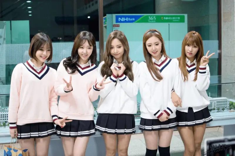 TREN-D members are Ryu-Z, Bona, Hayoung, and Eunbyeol.