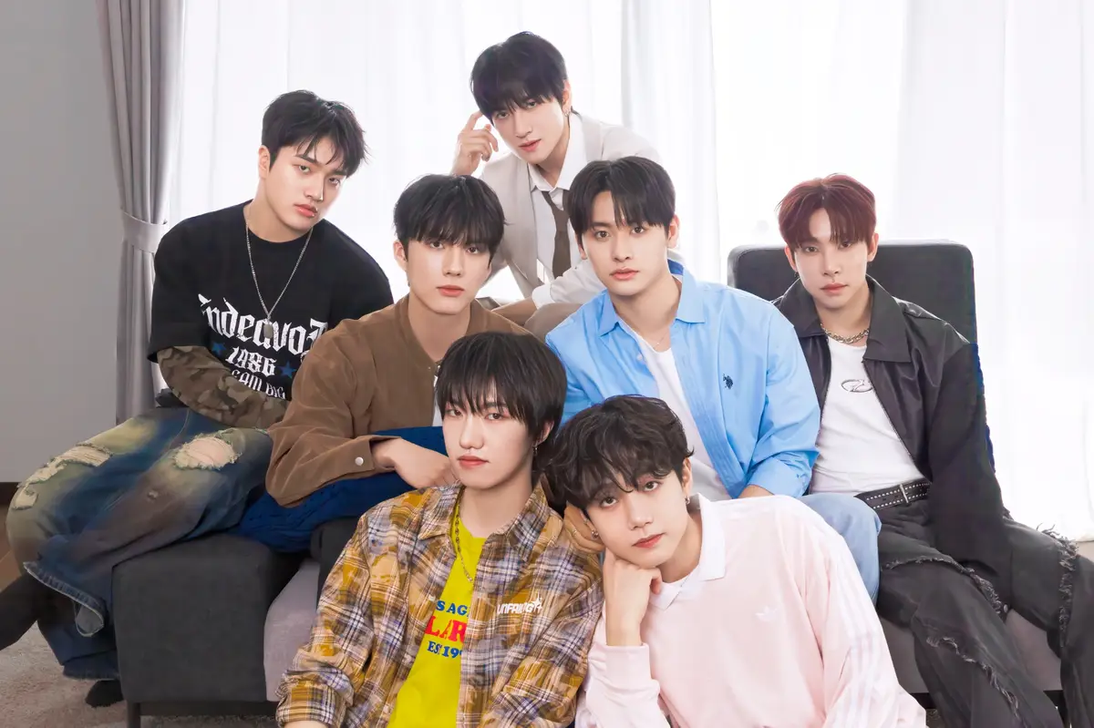 TRENDZ members are Hankook, Havit, Leon, Yoonwoo, ra.L, Eunil, and Yechan.