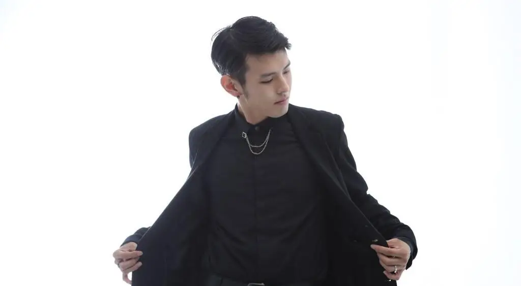 Trick former member Ikhyun