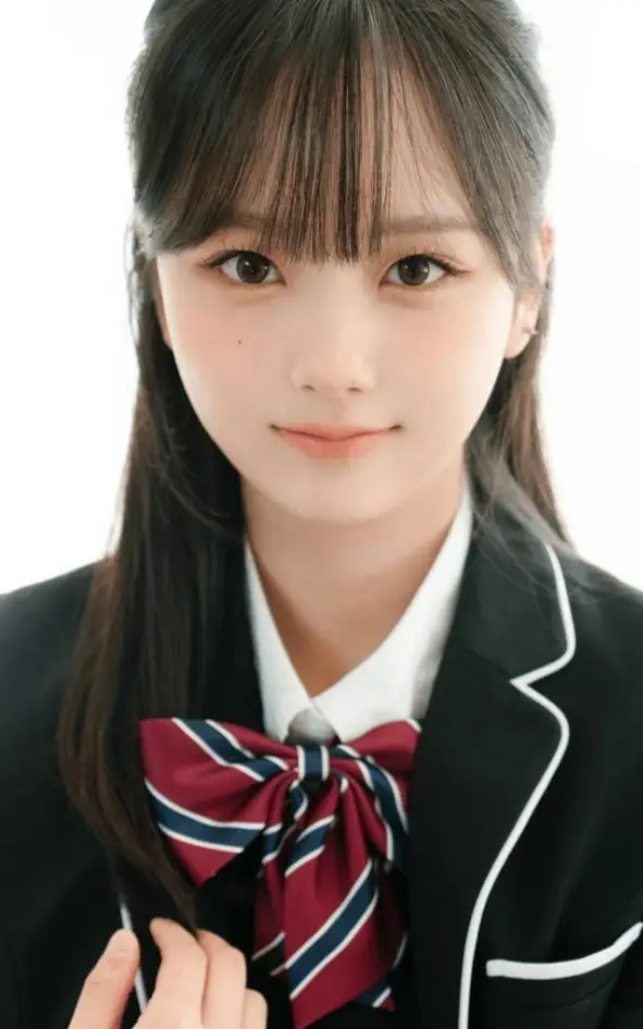 tripleS Glow member SeoAh