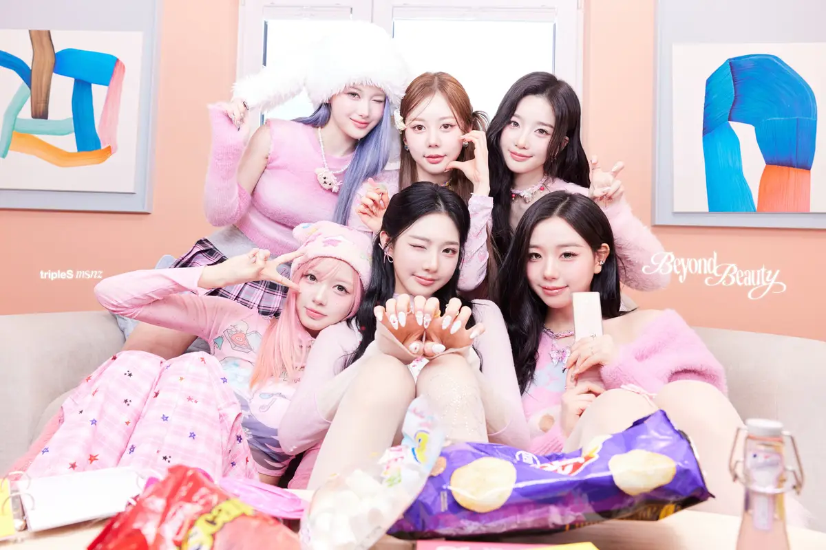 tripleS Sun members are Xinyu, Kim YooYeon, Mayu, Kim ChaeYeon, Jeong HyeRin, and Kim ChaeWon.