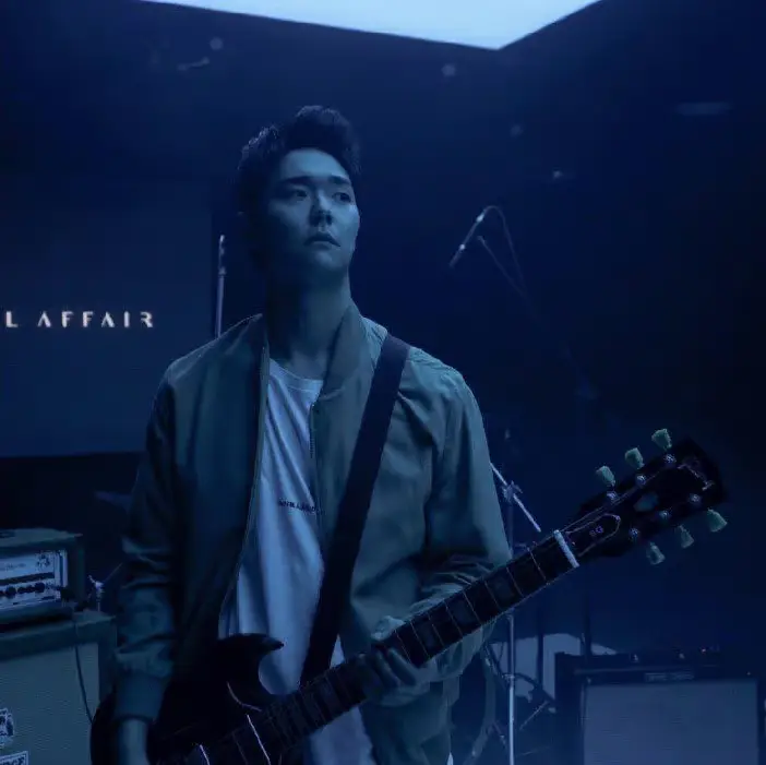 Viral Affair member YJ