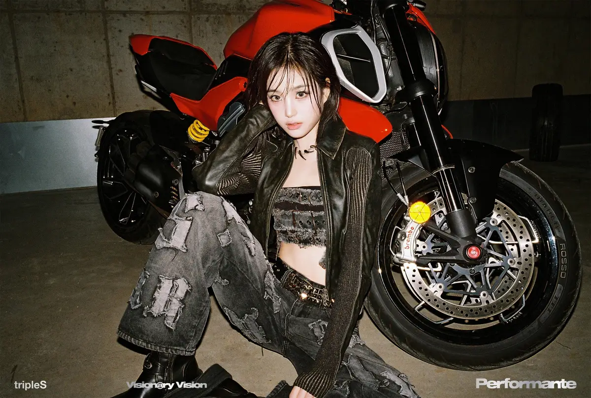 Visionary Vision (tripleS) member JiYeon