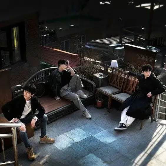 VL Boys members are Doha, Bito, and León.