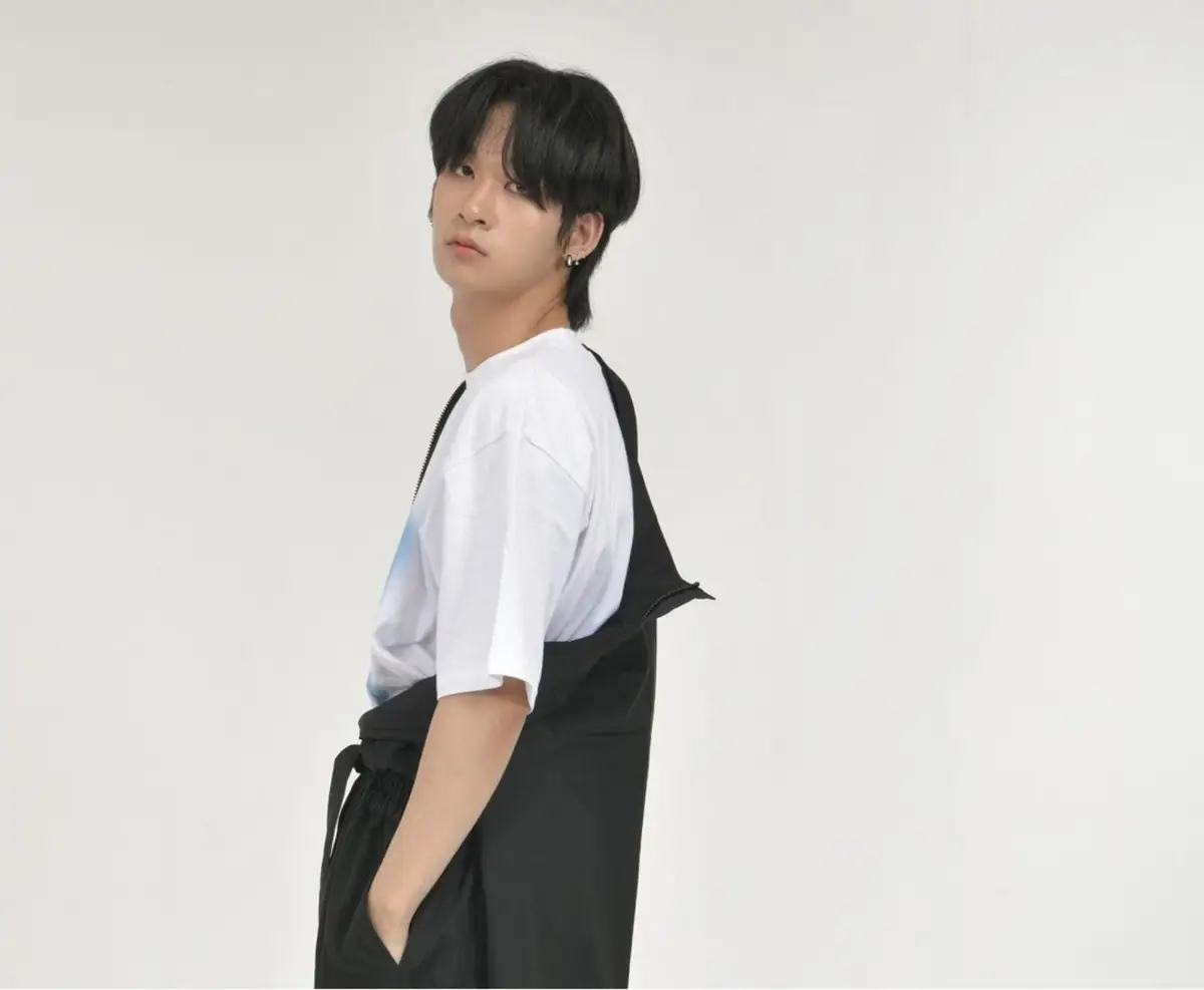 We1ne member Donghwa