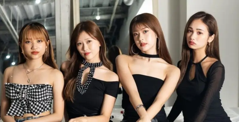 WeavAge members are Asami, and Asuka.