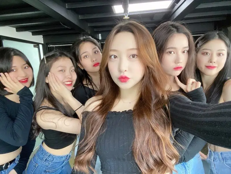White Witch members are Sookyoung, Seonga, Yeomin, Seohyun, Minjoo, and Hyeonji.